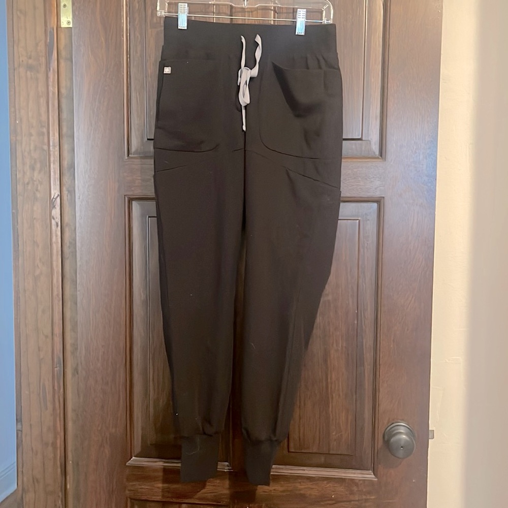 FIGS QUA JOGGER (EXTREMELY LIMITED RELEASE) - BLACK - XS